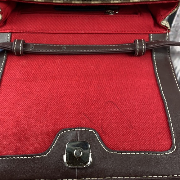 LIZ CLAIBORNE Brown/Tan Vinyl Crossbody/Clutch Bag - Picture 16 of 17